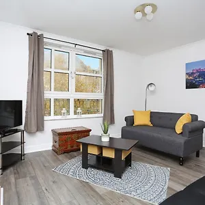 apartment-near-the-royal-mile-with-free-parking.edinburghhotelsuk.org/